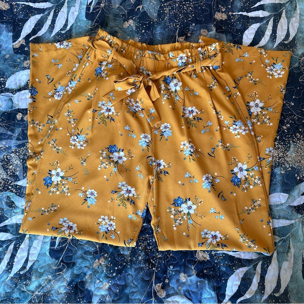 3 Items 15$! Women’s High Waisted Floral Pants